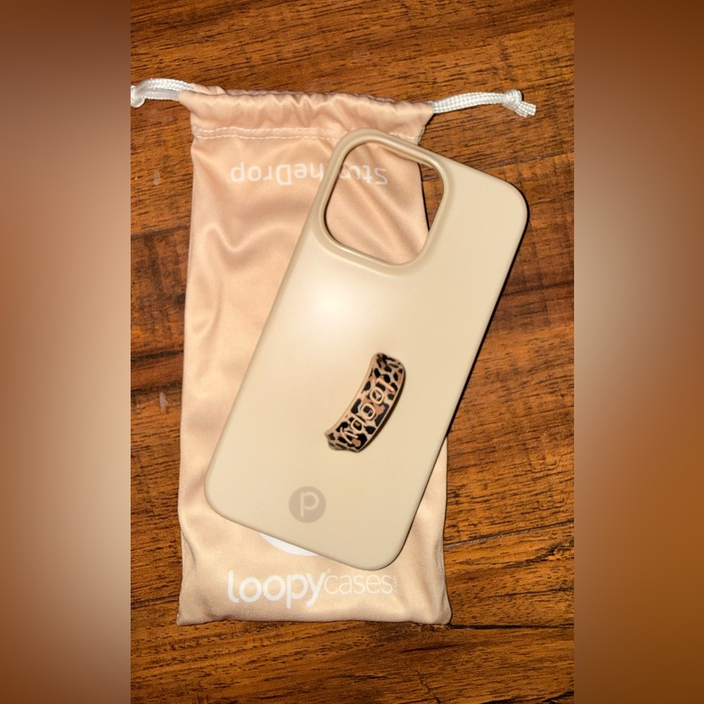 Loopy Case Beige Phone Case with Leopard Loop